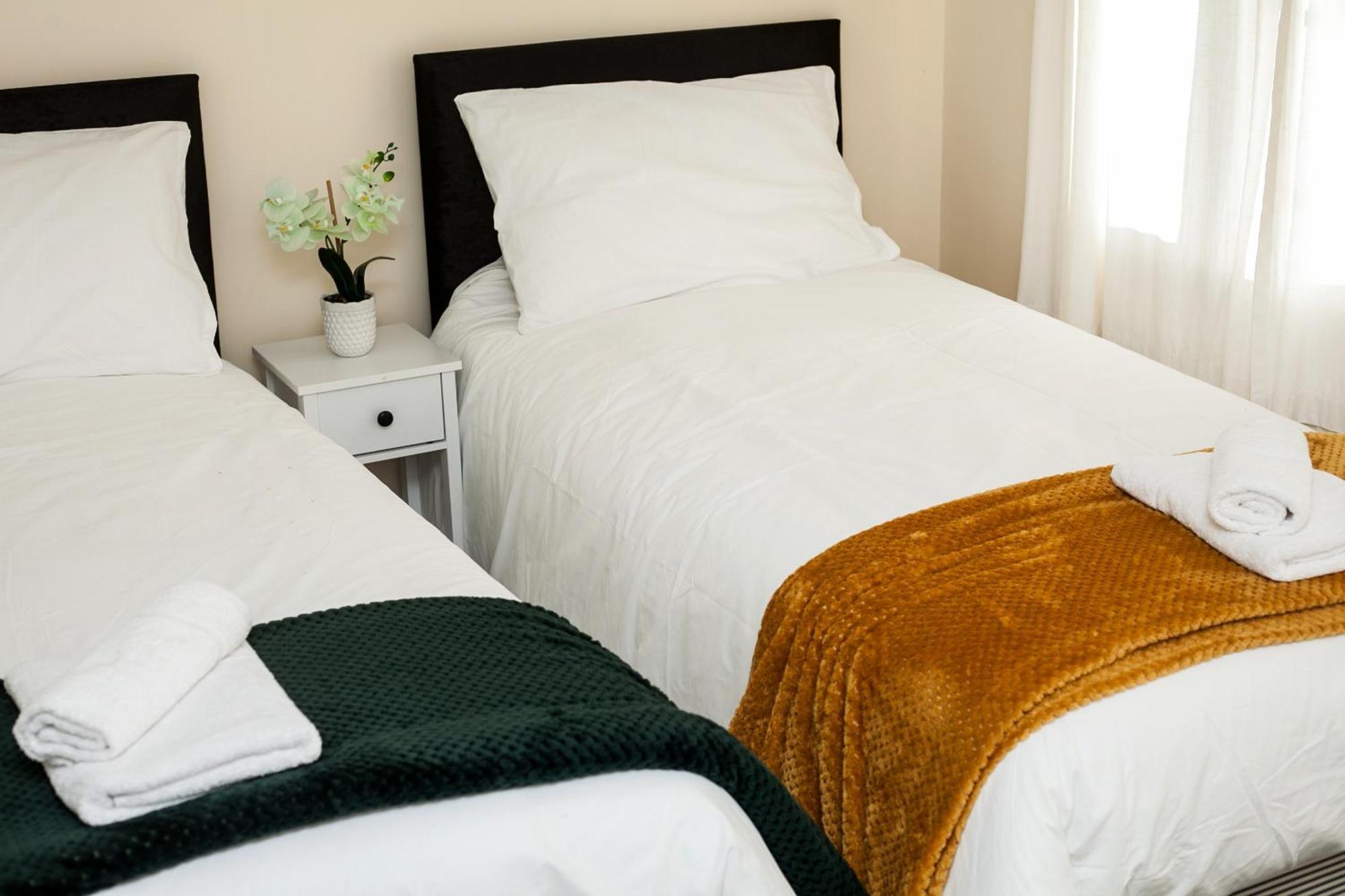 Avril Warwickshire Home Stay Nuneaton Eksteriør bilde