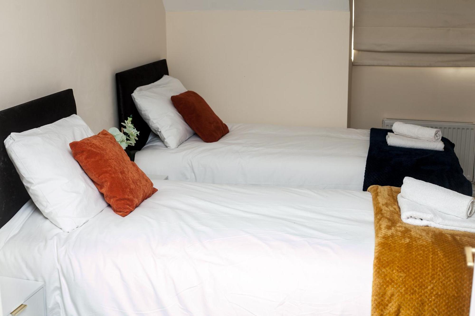 Avril Warwickshire Home Stay Nuneaton Eksteriør bilde