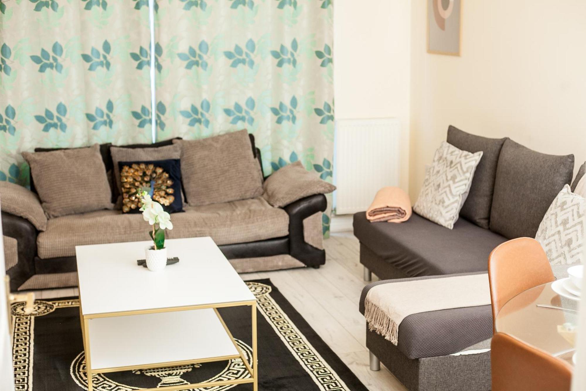 Avril Warwickshire Home Stay Nuneaton Eksteriør bilde